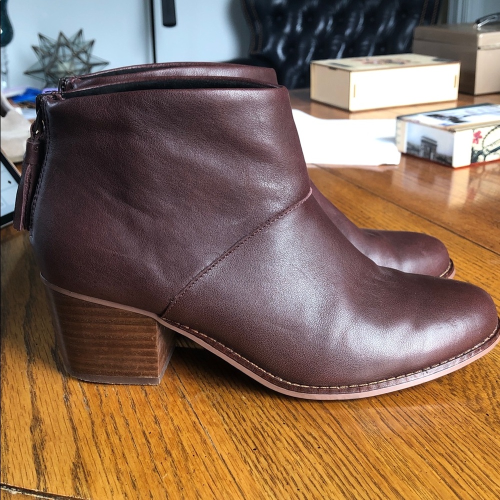TOMS Leila leather ankle booties women’s size 8
